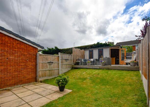 24 Brookside Close-17.jpg