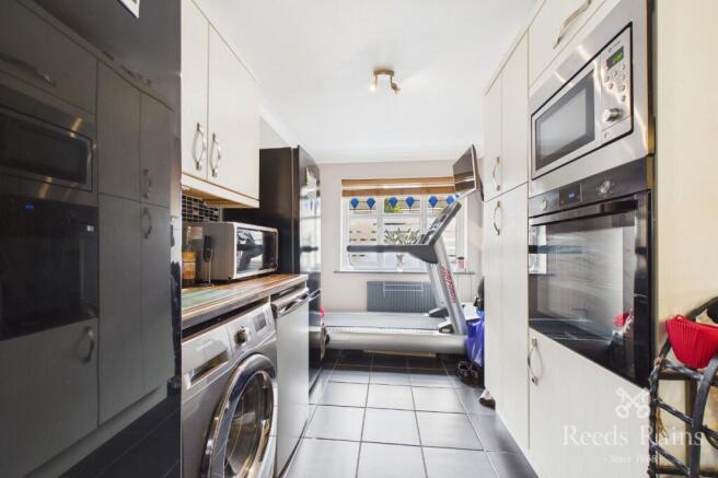 5 bed Detached for sale Image 8