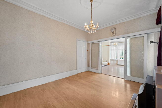 5 bed Semi-Detached for sale Image 5