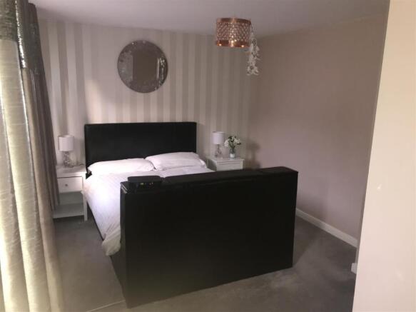 Main Bedroom 1_.jpg