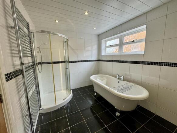 BATHROOM/W.C.