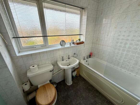 FC33 Bathroom.jpg