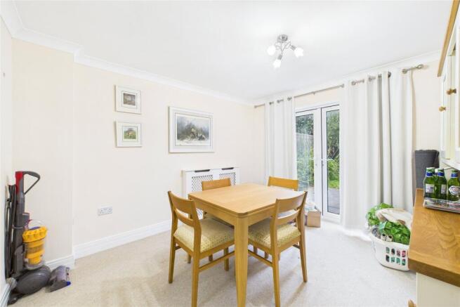 Village Close, Wokingham, Berkshire, RG41 photo 4