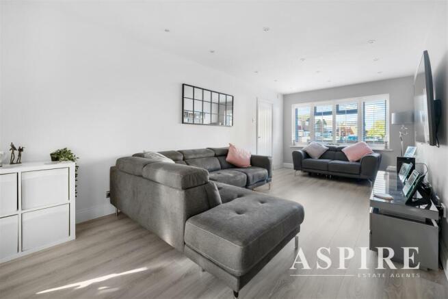 Aspire Estate Agents ss811.jpg