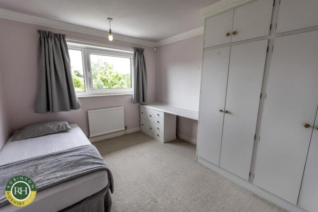 4 bed Detached for sale Image 11