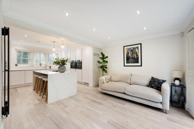 4 bed Detached for sale Image 7