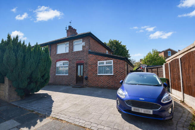 3 bed semi-detached house for sale