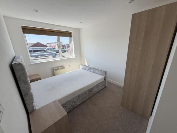 2 bed Flat to rent Image 5