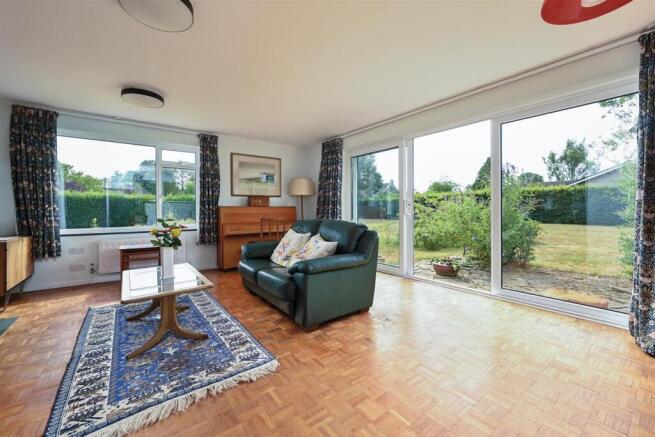Living room 1.jpg