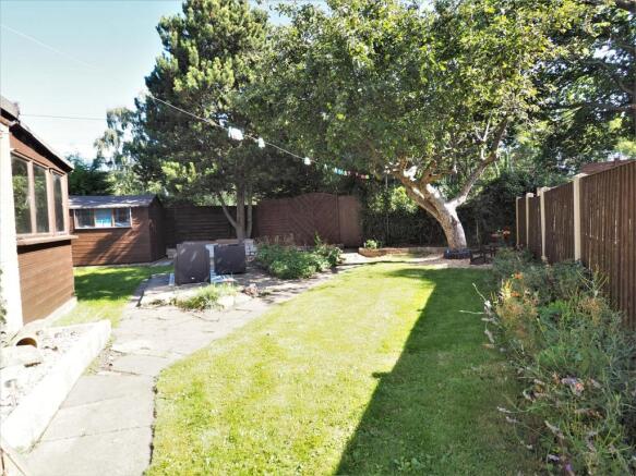 Wrap-Around Garden 952