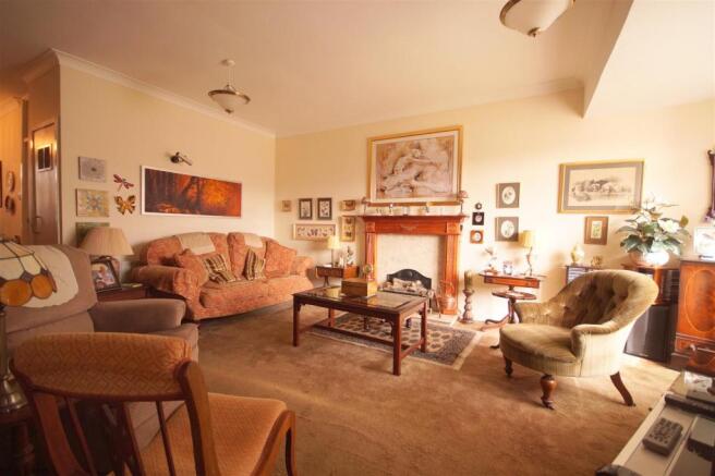 Lounge / Dining Room