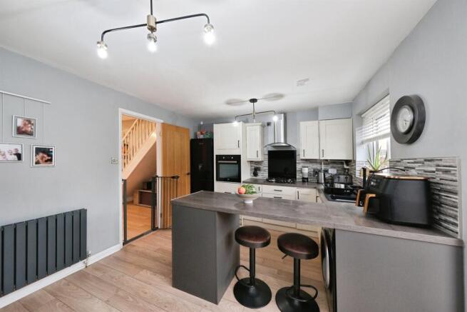 3 bed Semi-Detached for sale Image 8