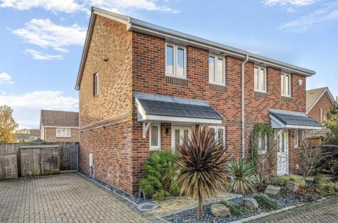 Knight Gardens, Lymington, Hampshire, SO41