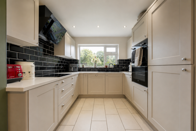 Wong Gardens, Barrowby, Grantham, NG32 photo 4