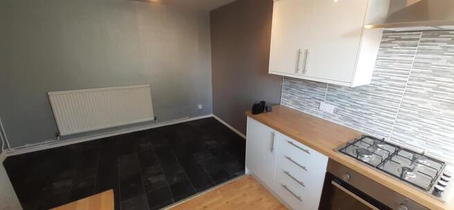 3 bed End of Terrace to rent Image 4