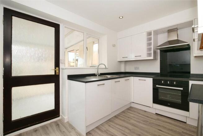 2 bed End of Terrace to rent Image 4