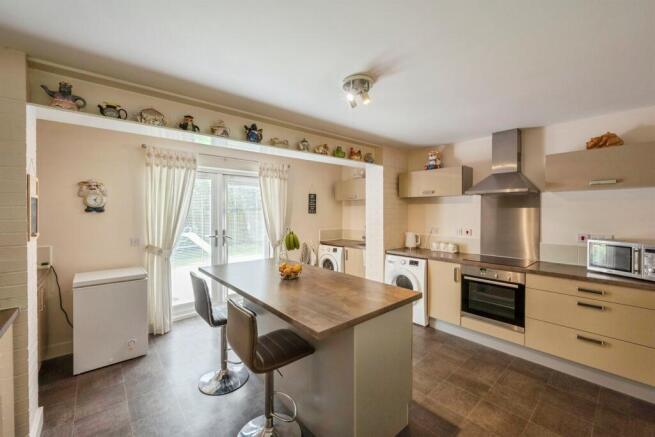 4 bed Town House for sale Image 3