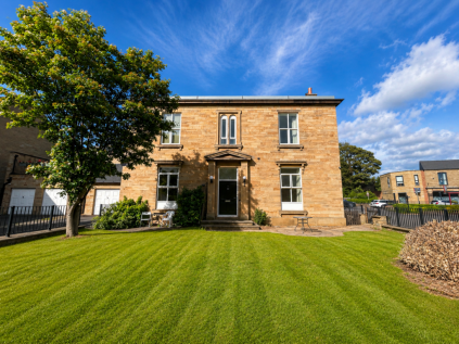Huddersfield Road, Mirfield, WF14 8BB