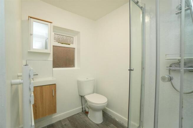 2 bed Terraced to rent Image 7