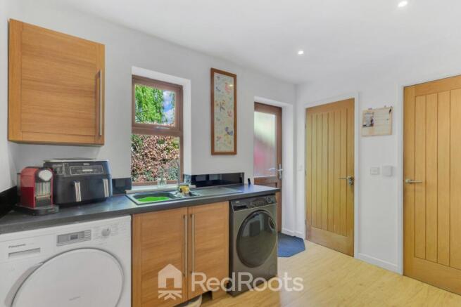 4 bed Detached for sale Image 11
