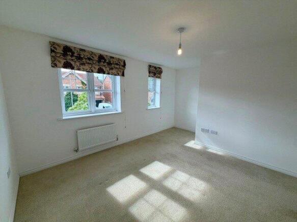 4 bed Detached for sale Image 8