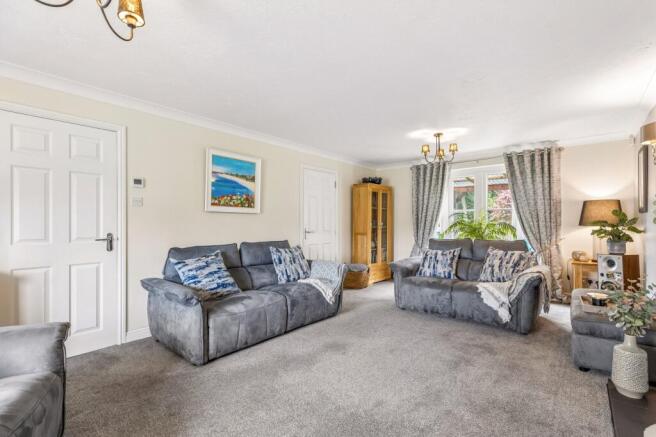 Belford Grove, Newton Mearns, Glasgow, East Renfrewshire photo 4