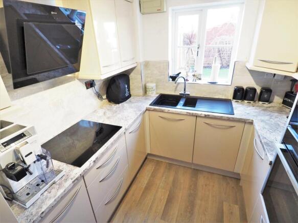 Stylish & Modern Fitted Kitchen 706
