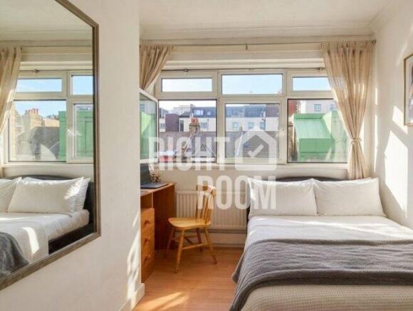 room-2-flat-12-gilbertson-house-e14-8pl-1064322