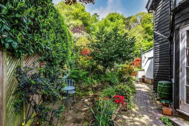 Side Garden 1.jpg