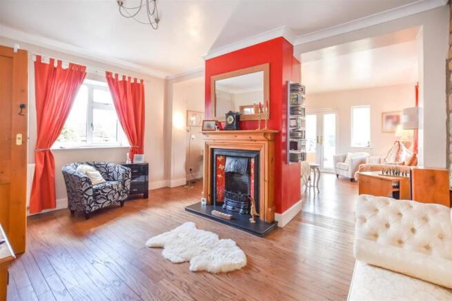 Living Room i.JPG