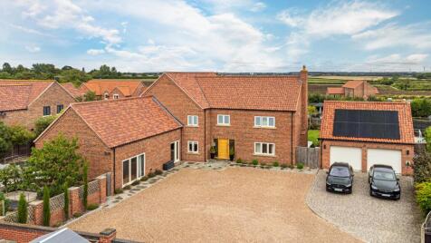 Contemporary Family Living on a Grand Scale at Top Pastures House...