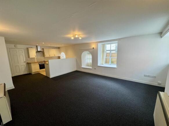 Living Room (1/3)