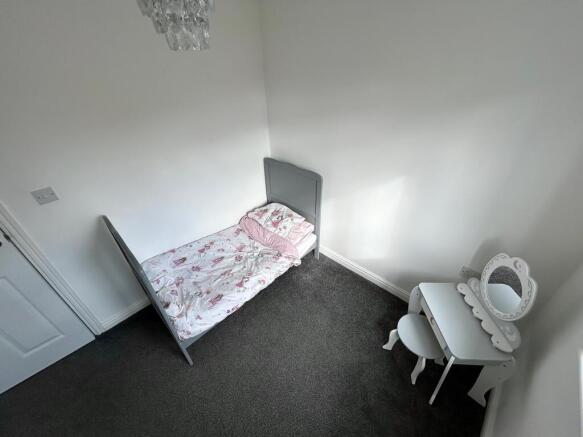 3 bed Semi-Detached to rent Image 12