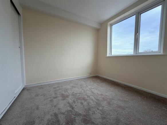 Bedroom (off lounge)