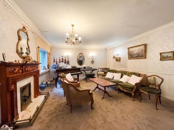 Lounge/Dining Room