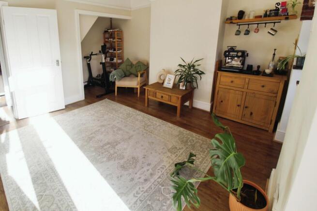 Sitting room/dining room