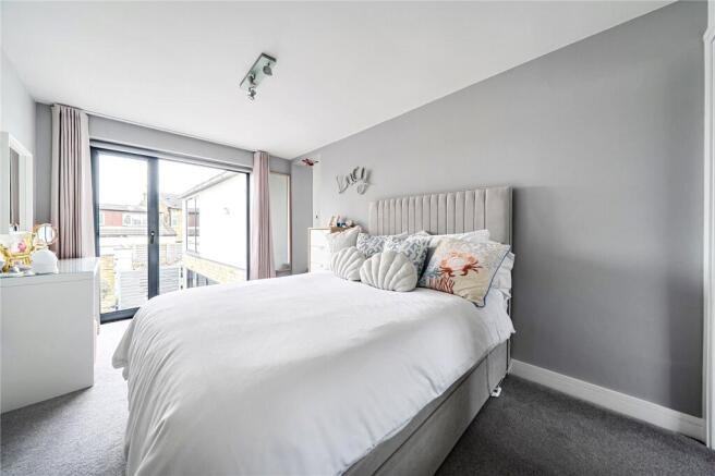 5 bed Detached for sale Image 9