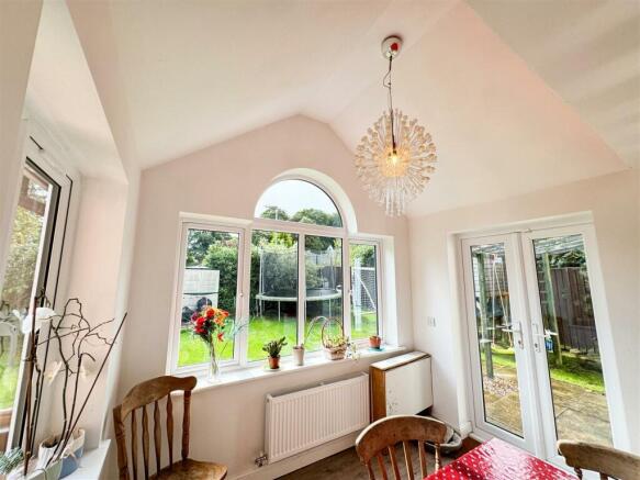 DINING AND BREAKFAST AREA