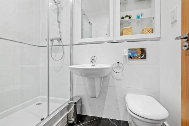 52 Albion Mill - Ensuite.jpg