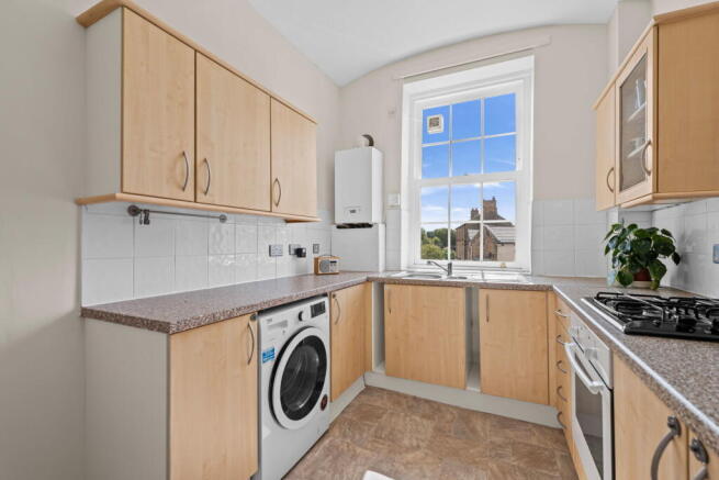 3 bed Flat for sale Image 3