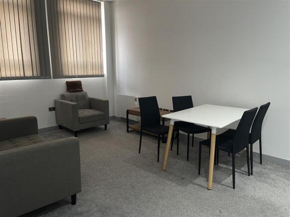 2 bed Apartment to rent Image 7