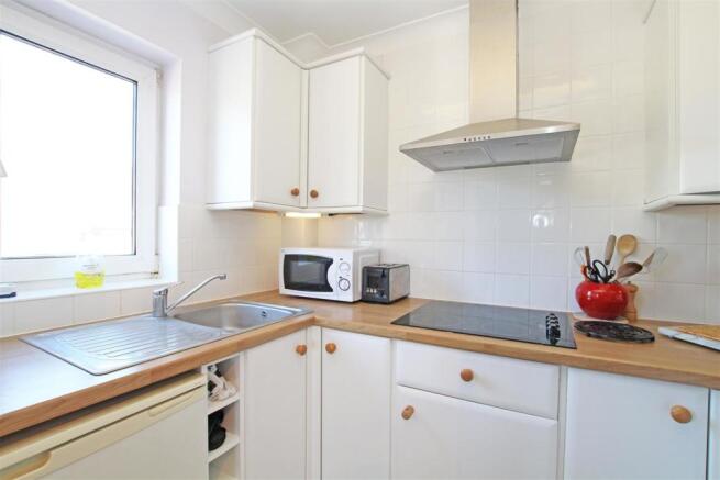 32PP - Kitchen 1.jpg