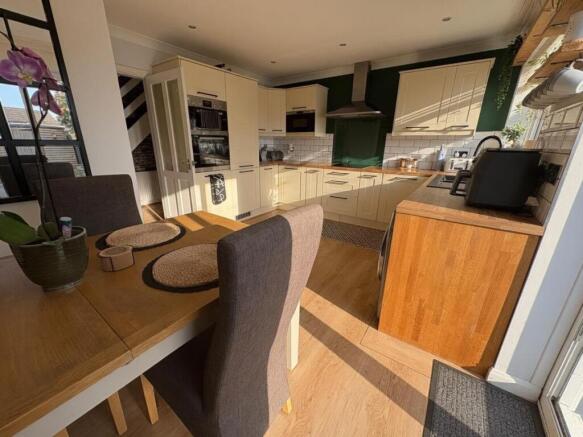 Aintree Road, Parklands, Northampton NN3 photo 4
