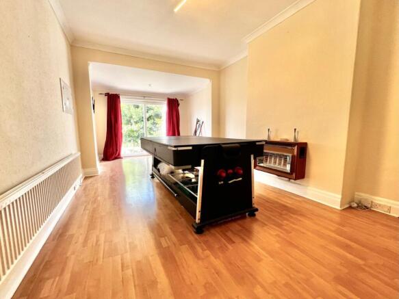 4 bed Semi-Detached to rent Image 8