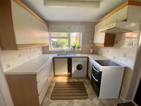 51 Summerfield kitchen.jpg