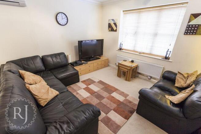 Family Room/Pl...