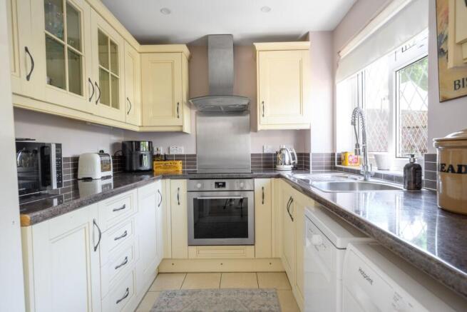 Spicer Close, Walton-on-Thames, KT12 photo 4