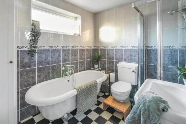 IMG_4170 Bathroom.jpg