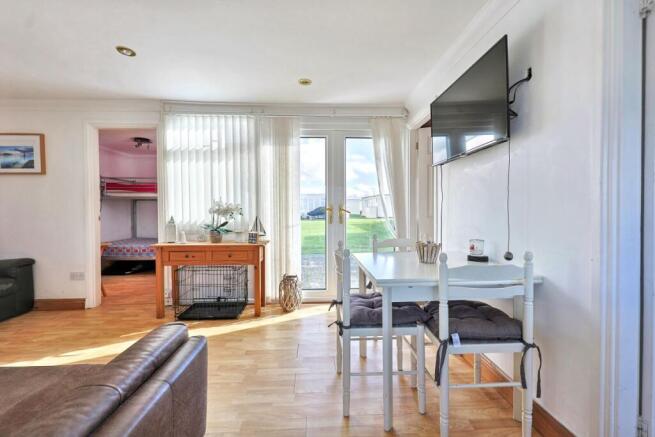 Chalet 185 Carmarthen Bay Holiday Village, Carmarthenshire, Kidwelly, Dyfed, SA17 5HQ photo 4