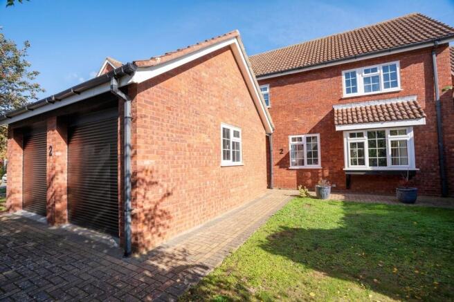 4-bed detached on Clive Hall Drive, Longstanton, CB24, £450,000